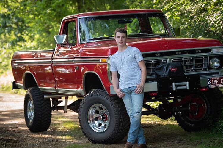 18 Year Old Built His Dream Truck 1976 Ford F250 Highboy 9.jpg