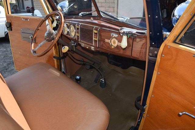 1939 Ford Woody V8 3.jpg