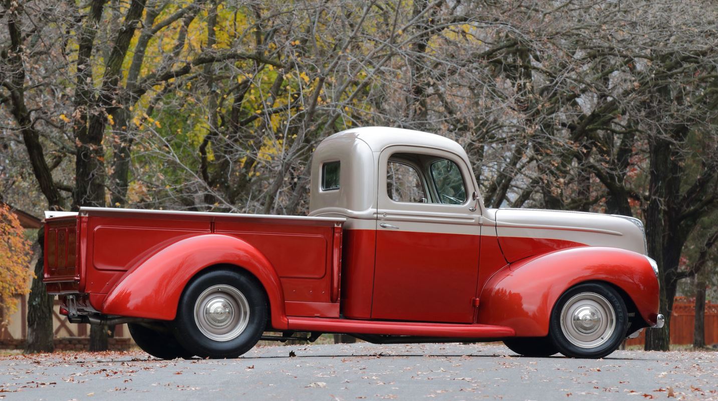 1940 FORD CUSTOM PICKUP 3.JPG