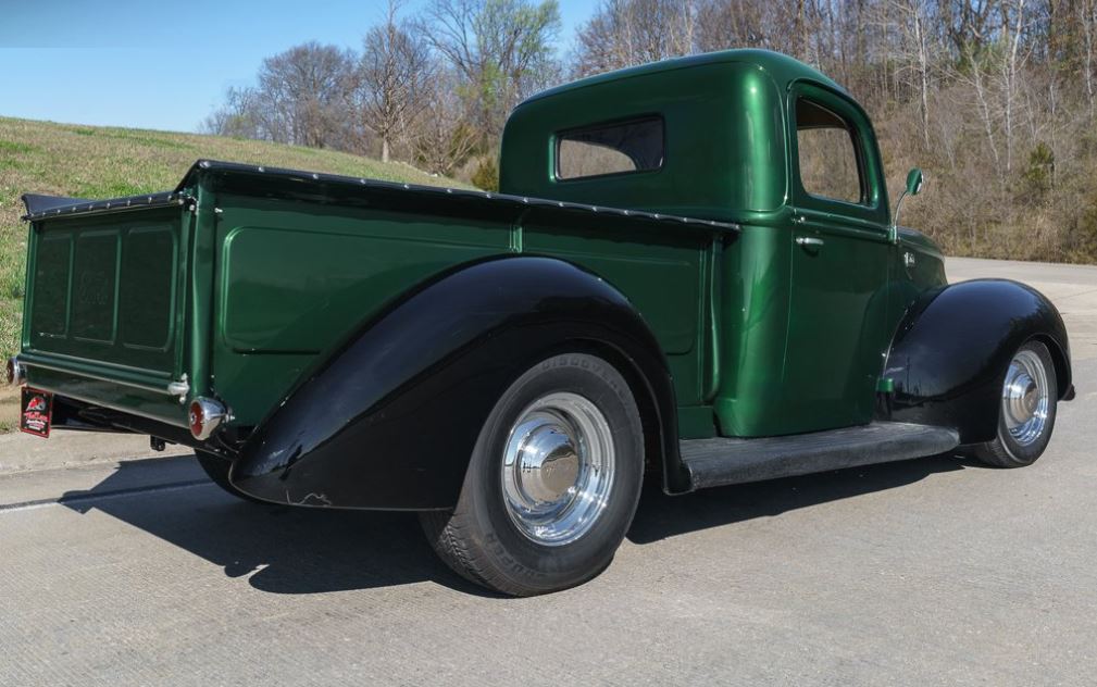 1940 Ford Pickup Truck with a 302 C.I. Ford V8 4.JPG