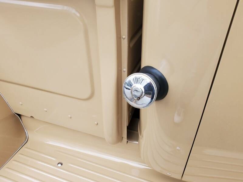 1946 Ford F100 Flathead V8 5-Speed 9.jpg