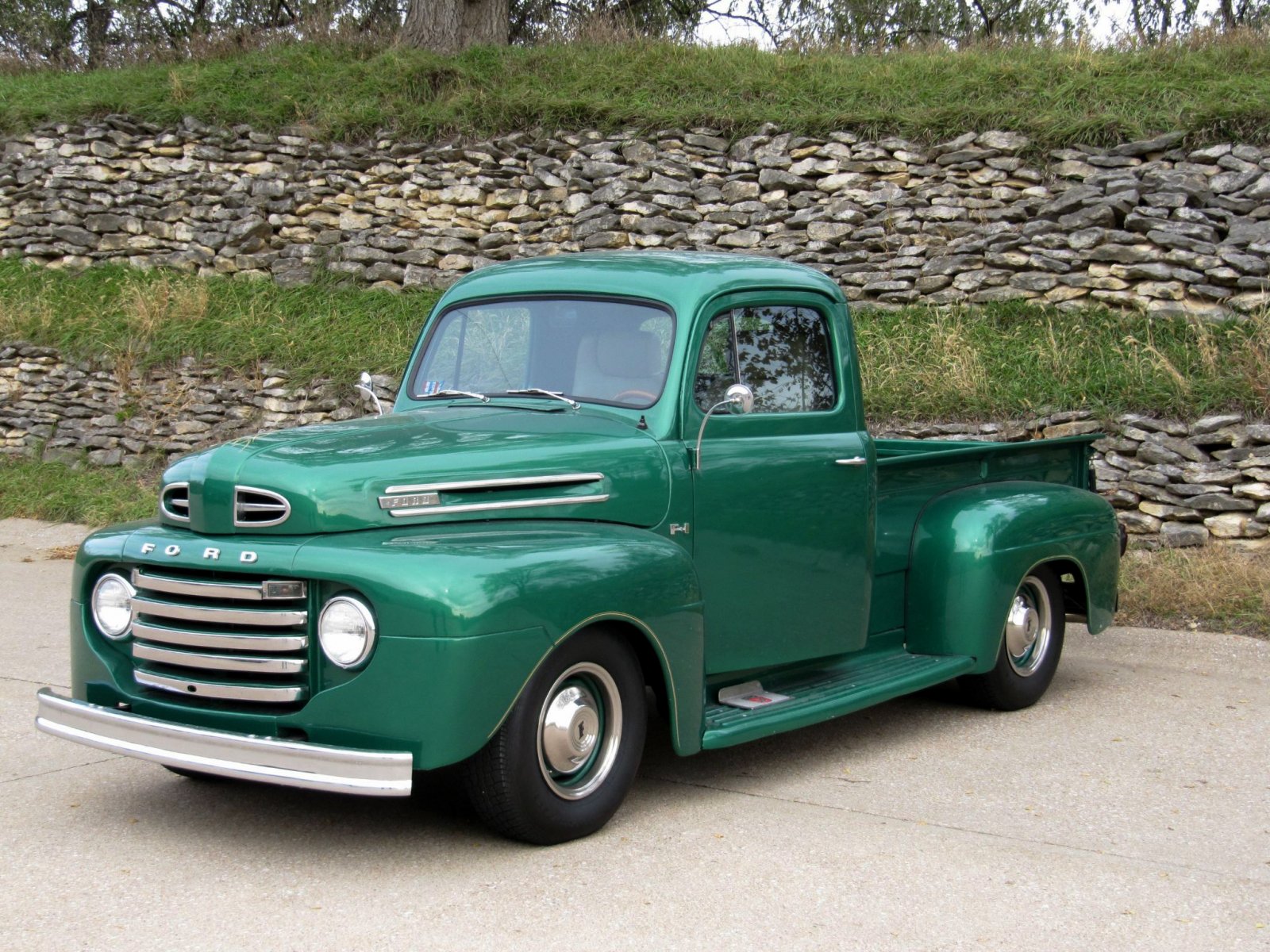 1950 FORD F-1 STEPSIDE LONG-HAULER GLOSS GREEN ENVY 12.jpg