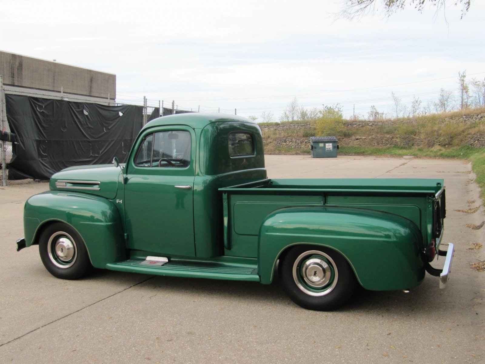 1950 FORD F-1 STEPSIDE LONG-HAULER GLOSS GREEN ENVY 13.jpg