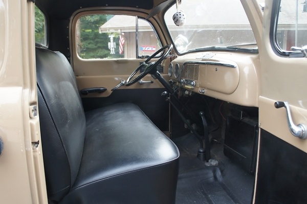 1951-ford-f1-interior.jpg