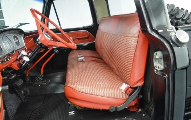 1965-Ford-F-250-Interior-620x390.jpg