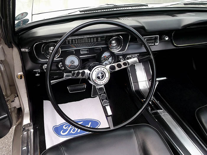 1965 FORD MUSTANG CONVERTIBLE 8.jpg