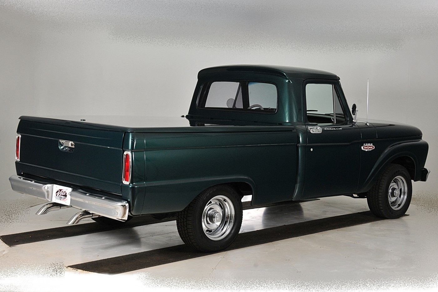 1966 FORD F-100 CUSTOM CAB DEEP METALLIC GREEN 3.jpg