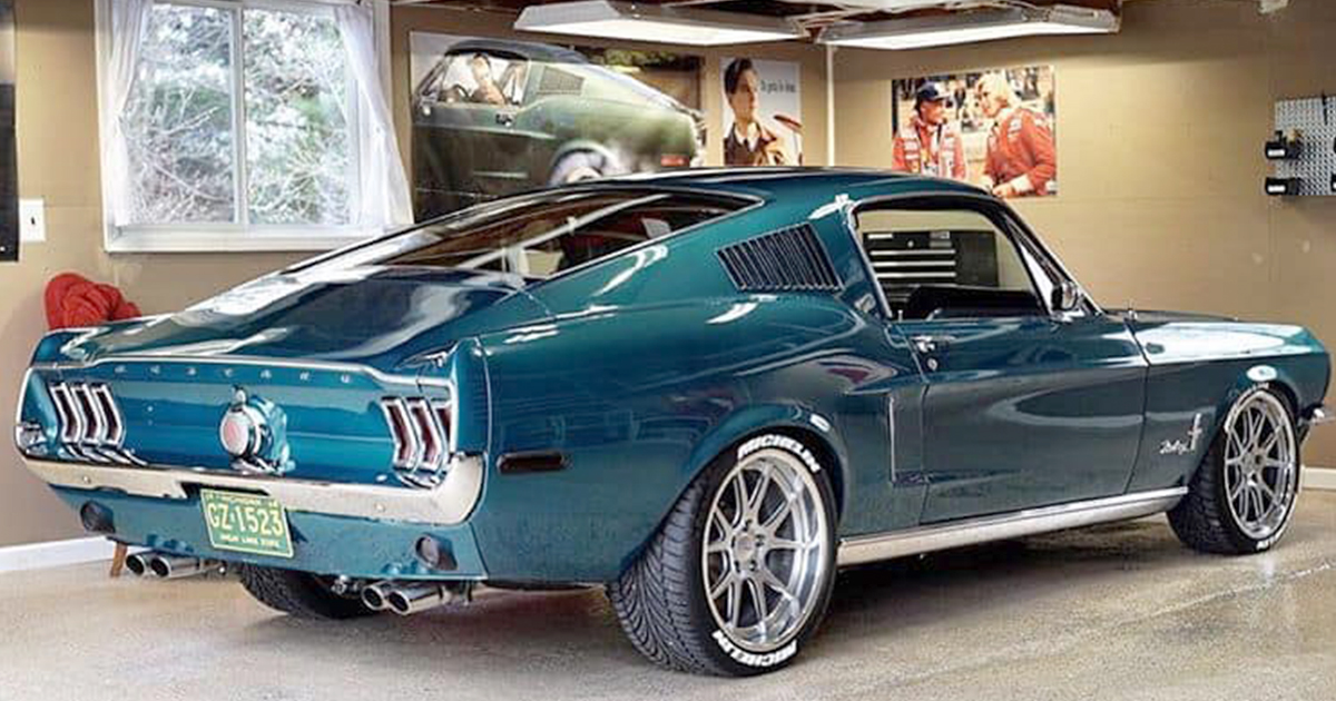 1968 Ford Mustang Fastback Pacific Green 2.jpg
