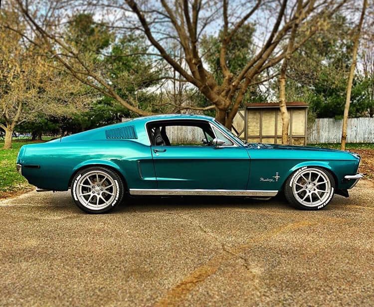 1968 Ford Mustang Fastback Pacific Green 8.jpg