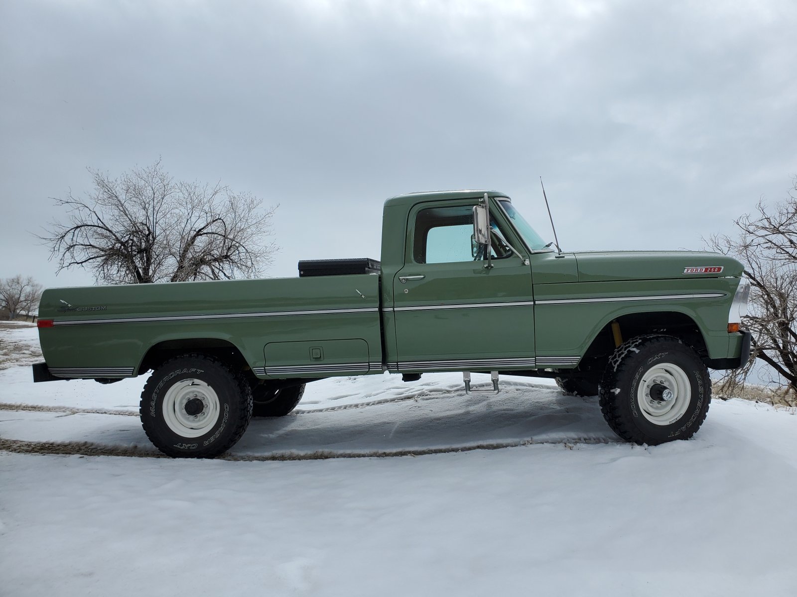 1970 Ford F-250 4x4 Powered By a 460 V8, Boxwood Green 7.jpg