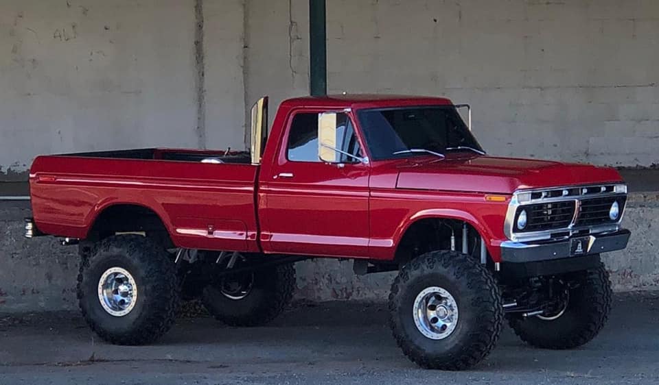 1973 Ford F-250 With 7.3 Powerstroke Diesel And Super Swampers 4.jpg