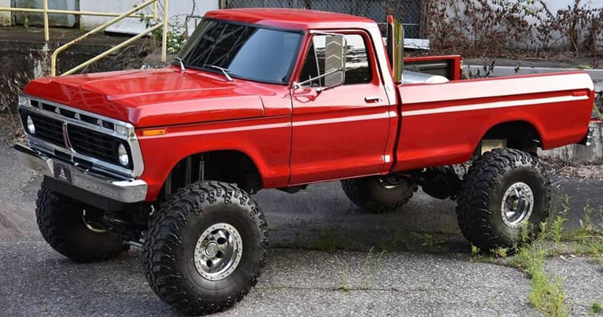 1973 Ford F-250 With 7.3 Powerstroke Diesel And Super Swampers.jpg