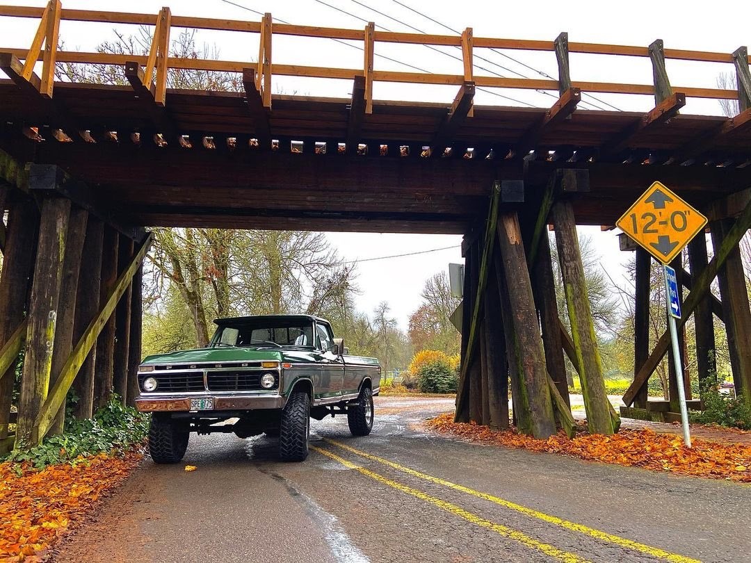 1974 Ford F-250 Highboy with a 390C6 9.jpg