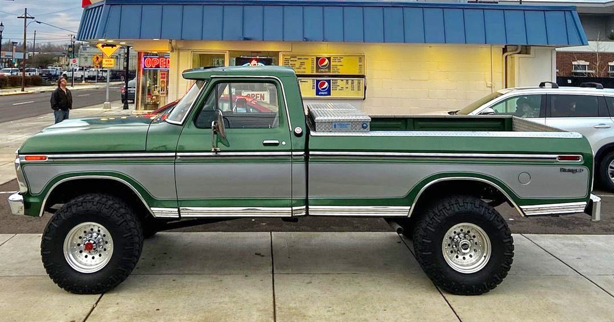 1974 Ford F-250 Highboy with a 390C6.jpg