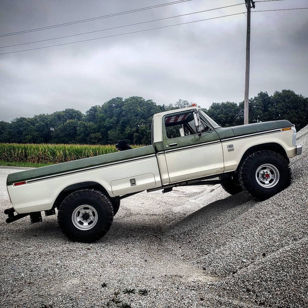 1976 Ford F-250 Camper Special With a 460 Big Block 22.jpg