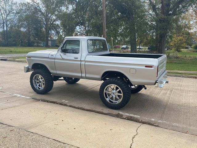 1977 F150 With 8-inch Lift 460 Under The Hood 5.jpg
