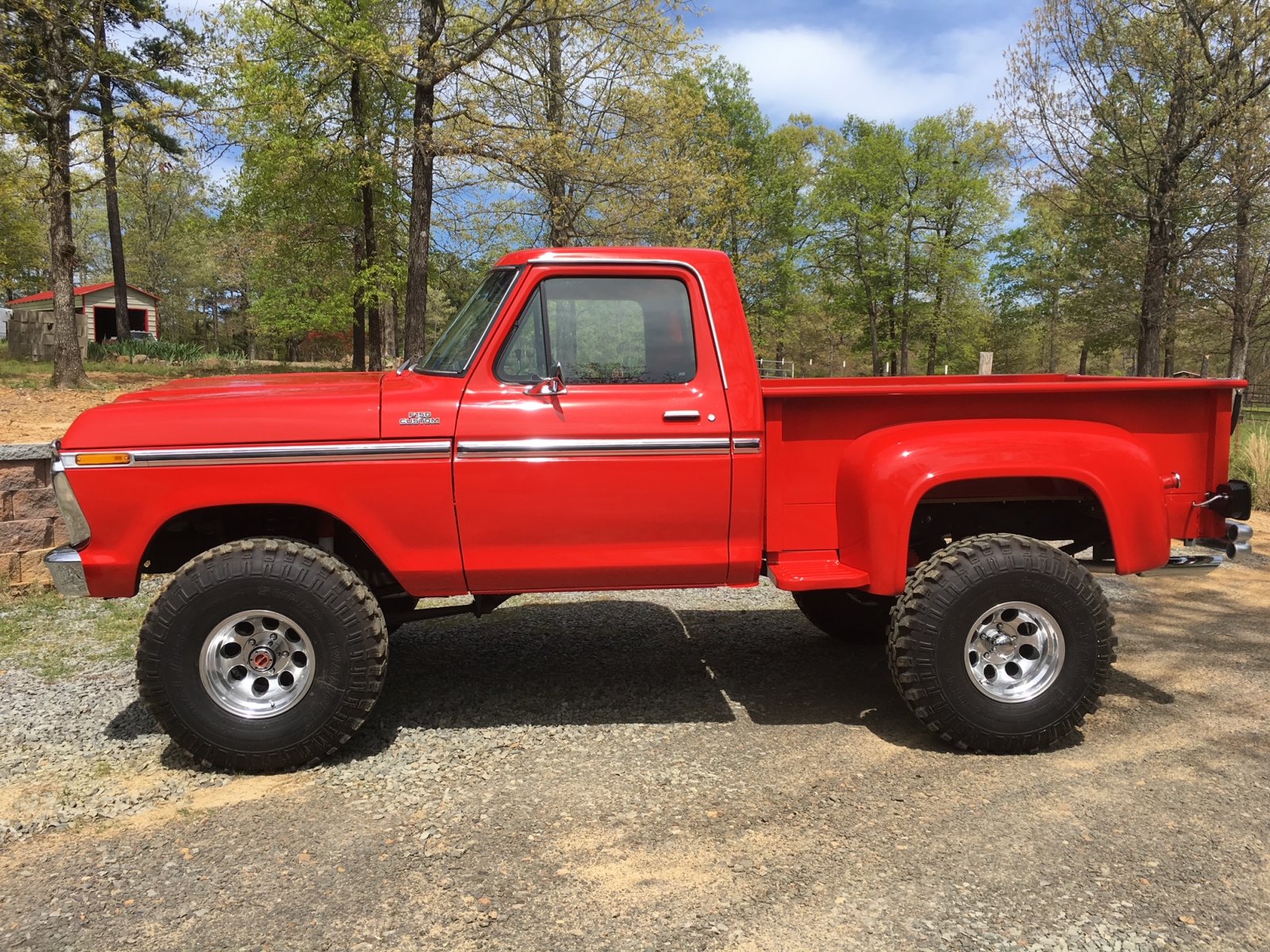 1977 Ford F-150 6” Lift Running 36” Super Swampers 2.jpeg
