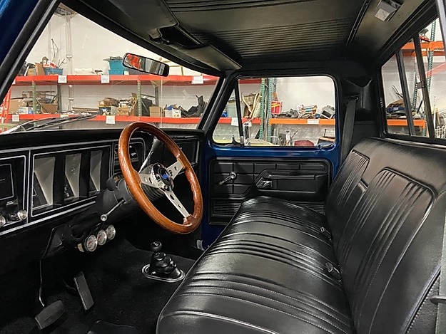 1977 Ford F-150 Ranger With a 460 4x4 Midnight Blue 3.jpg