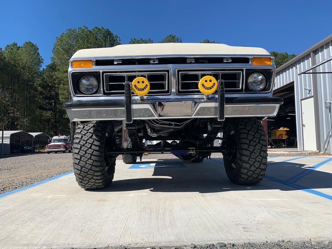 1977 Ford F-250 With a 460 4x4 4.jpg