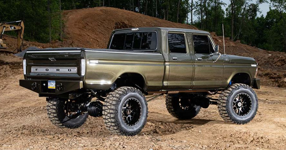 1977 FORD F-350 CREW CAB WITH A 6-INCH SKYJACKER LIFT.jpg