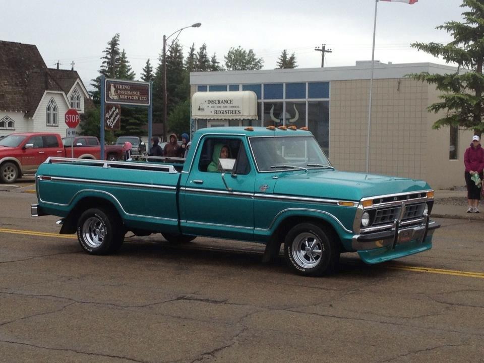 1977 Ford F150 With a 460 Green 3.jpg
