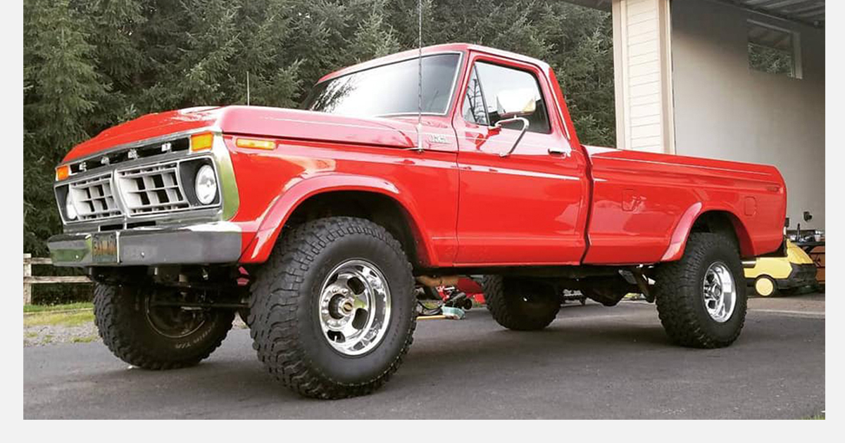 1977 Ford F250 With 429 5 Speed.jpg