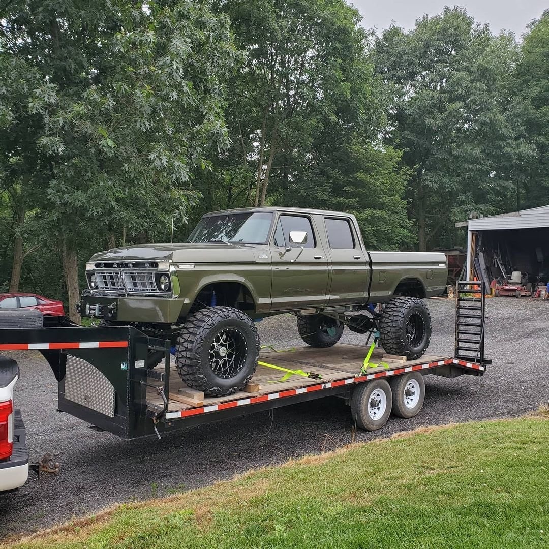 1977F350 Crew Cab With a 514 cu 4x4 5.jpg