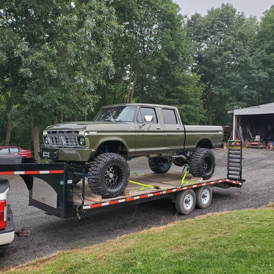 1977 F350 Crew Cab With a 514 cu 4x4 | Ford Daily Trucks