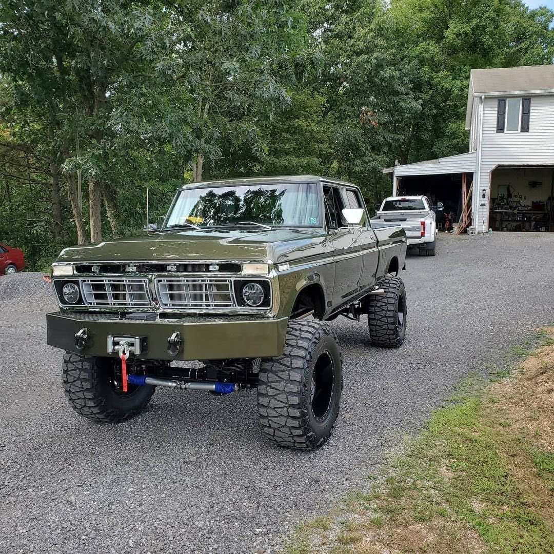 1977F350 Crew Cab With a 514 cu 4x4 6.jpg