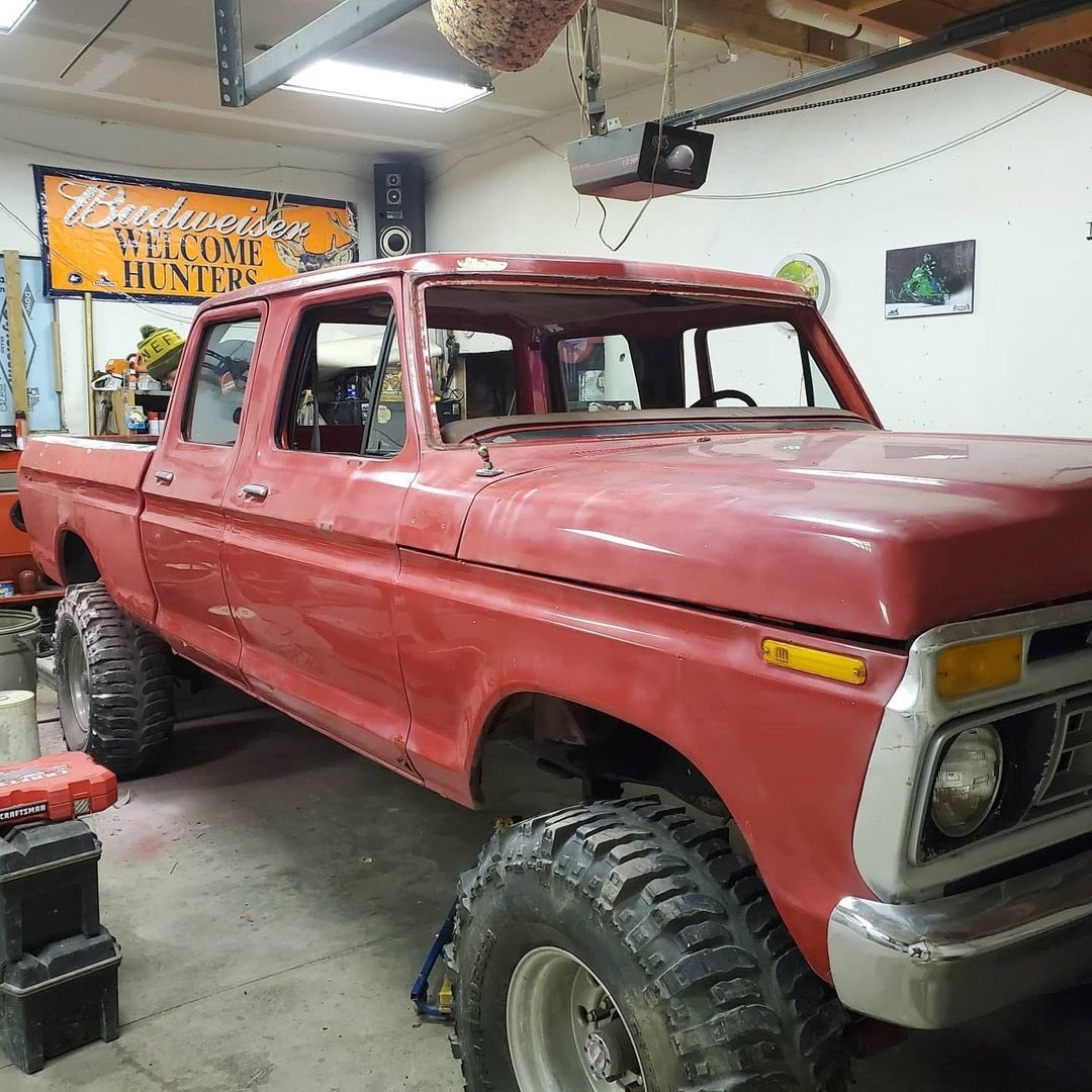 1977F350 Crew Cab With a 514 cu 4x42.jpg