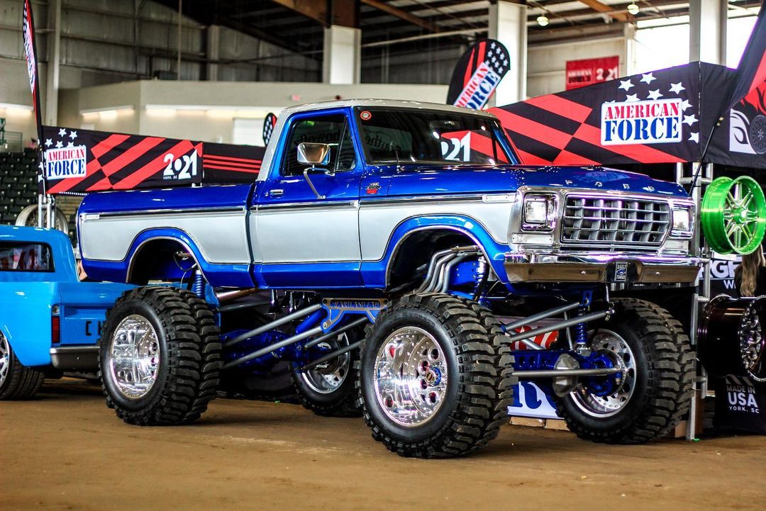 1978 Ford F-150 On Superswampers 4x4 At LST 2021 4.jpg