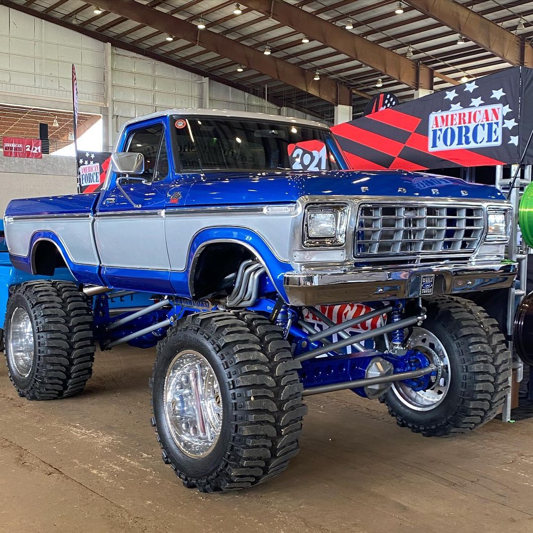 1978 Ford F-150 On Superswampers 4x4 At LST 2021 7.jpg