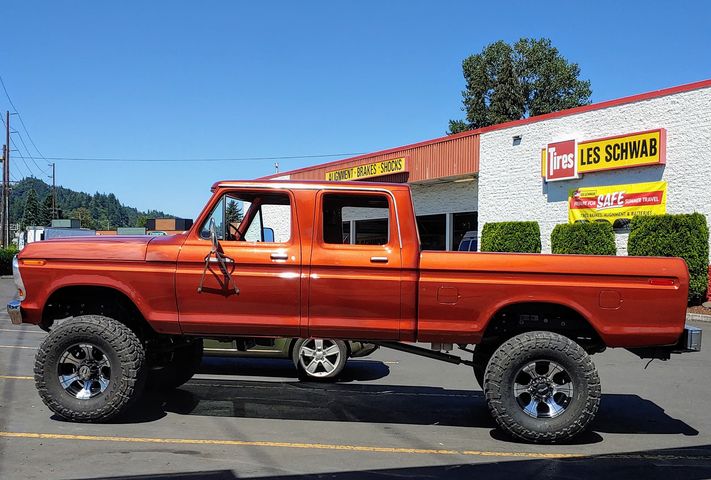 1978 Ford F-250 Crew Cab 4x4 3.jpg