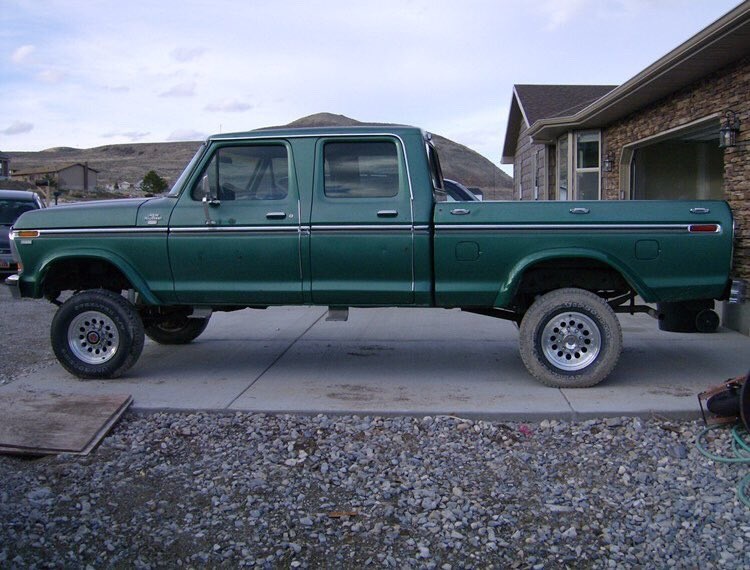 1978 Ford F-250 Crew Cab White And Gold Pearl 2.jpg