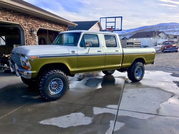 1978 Ford F-250 Crew Cab White And Gold Pearl 7.jpg