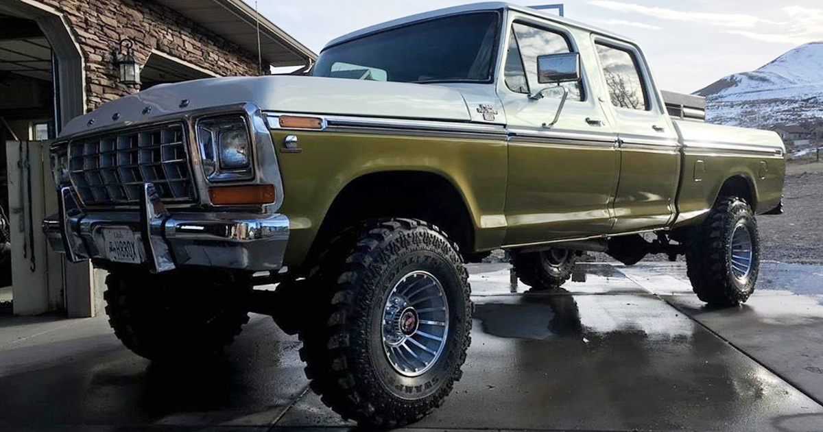 1978 Ford F250 Crew Cab White & Gold Pearl 7.jpg