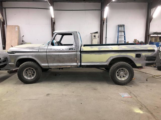 1978 Ford F250 Engine From F800 Cayman Green Pearl 9.jpg