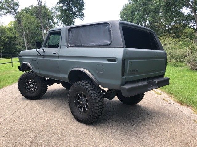 1979 Ford Bronco With a 351ci 4x4 2.jpg