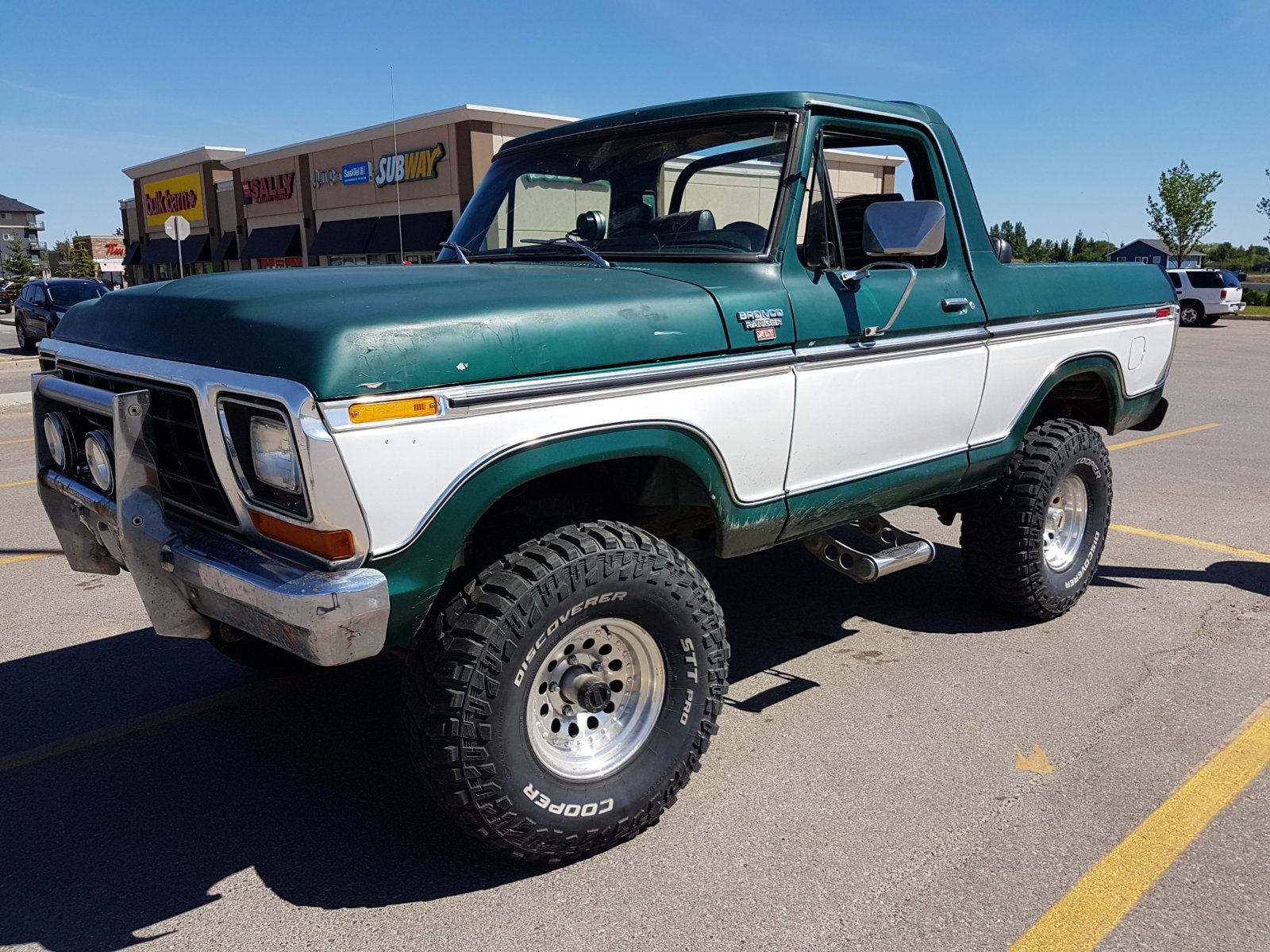 1979 Ford Bronco With a 400 Engine 3.jpg