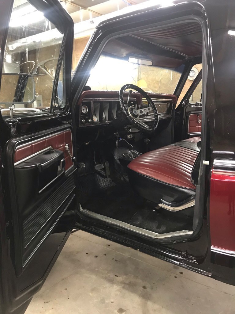 1979 Ford F-150 4x4 Candy Apple & Jet Black 5.jpg