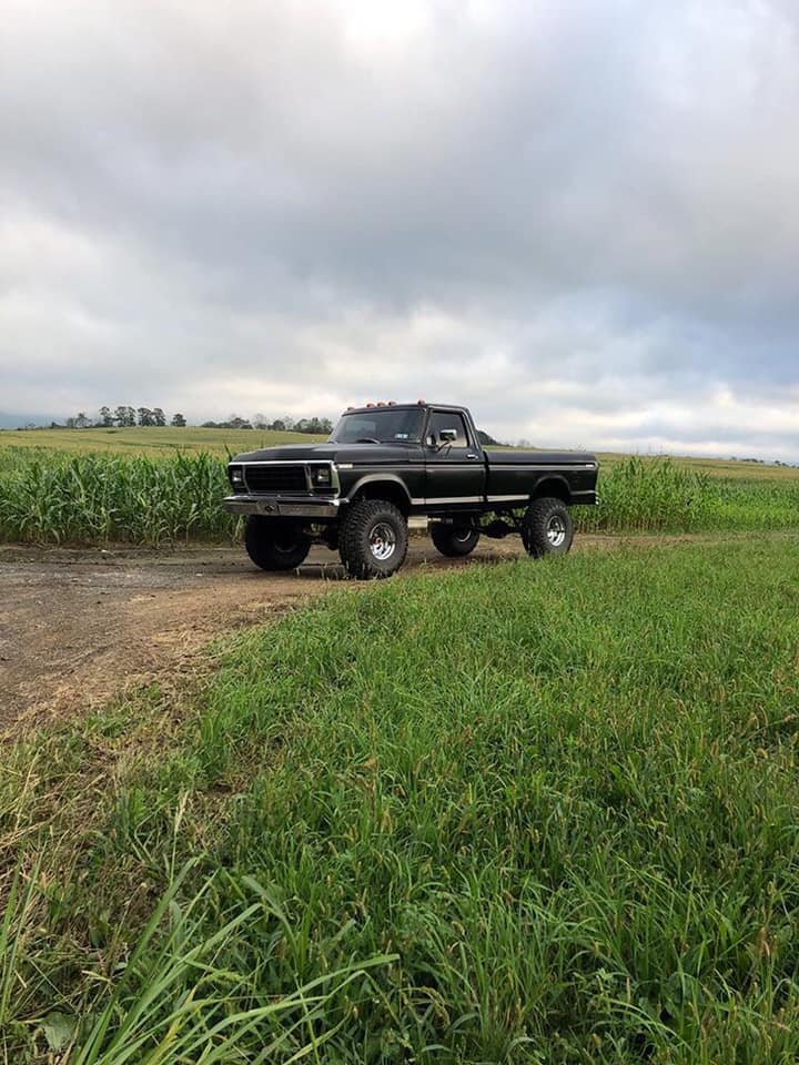 1979 Ford F-150 With a 7-inch Lift And a 460 3.jpg