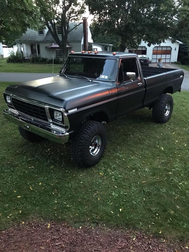 1979 Ford F-150 With a 7-inch Lift And a 460 5.jpg