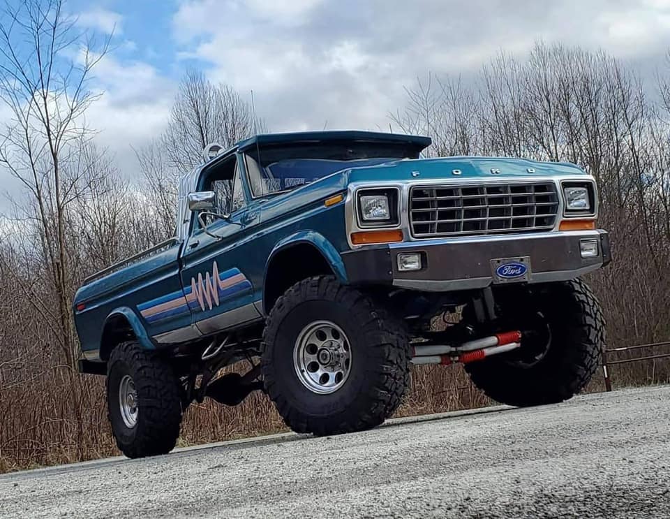 1979 Ford F-250 With A 460 9-Inches Lift 4.jpg