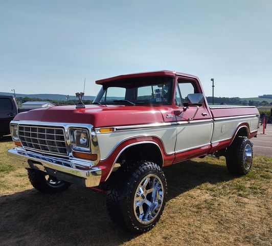 1979 Ford F-250 With a 7.3L Powerstroke 4x4 2.jpg