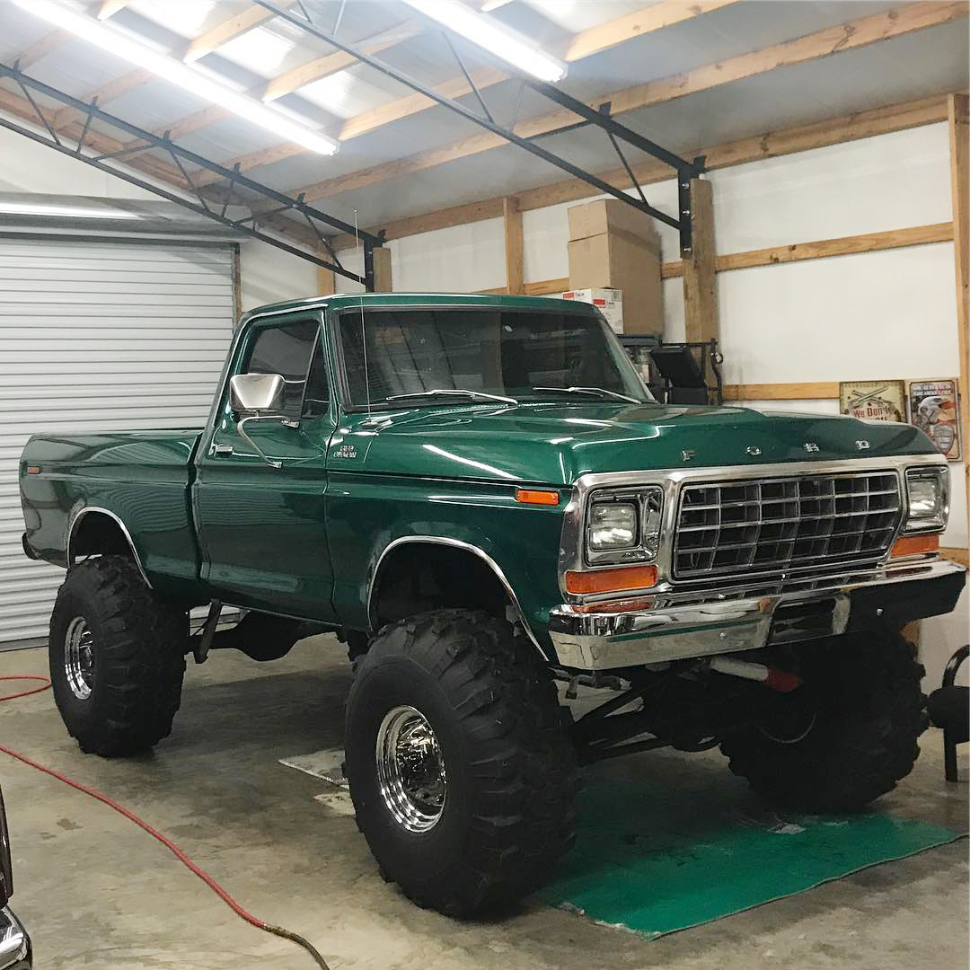 1979 Ford F150 4x4 On Super Swampers 4.jpg