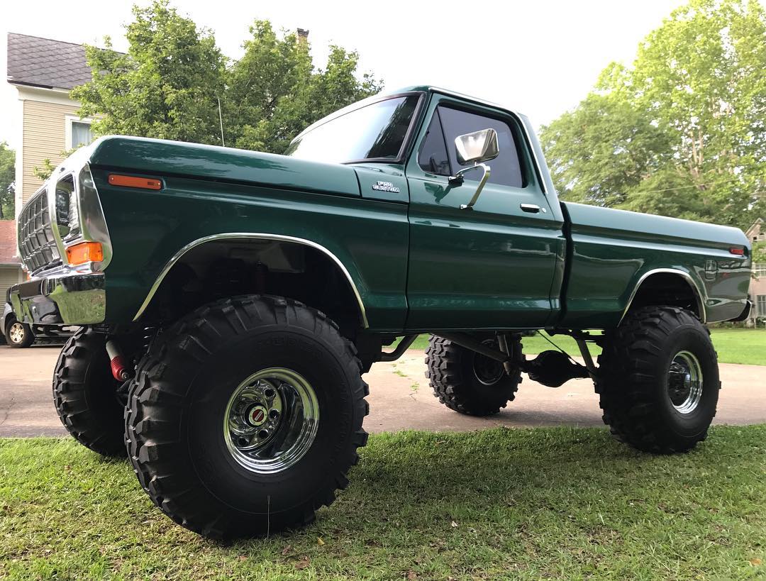 1979 Ford F150 4x4 On Super Swampers 6.jpg