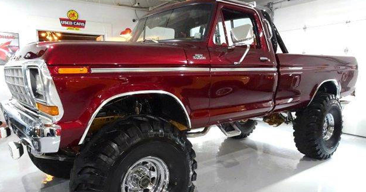 1979 Ford F250 Candy Apple Red Pearl.jpg