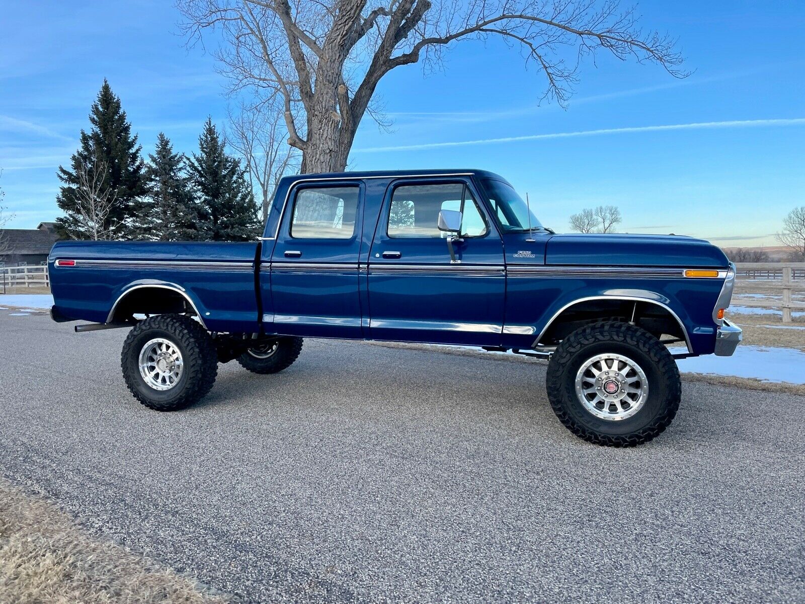 1979 Ford F250 Crewcab Factory 4x4 Completely Restored 3.jpg