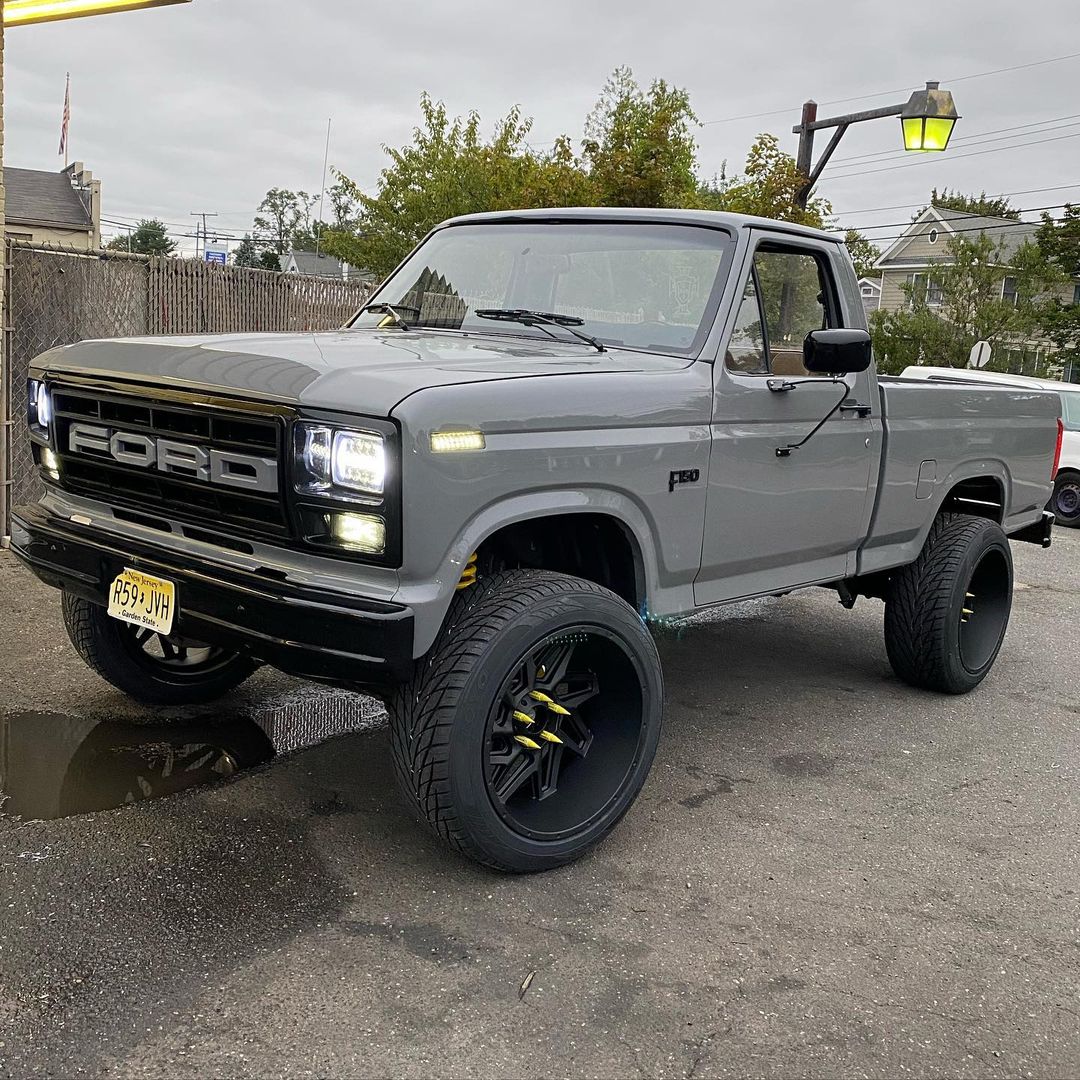 1985 Ford F-150 Short Bed 2WD 4.9L 5.jpg