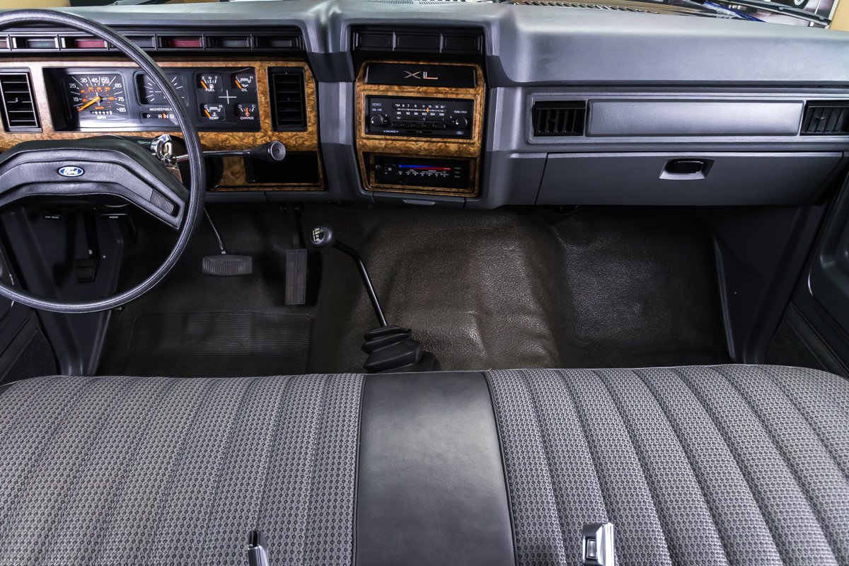 1985-ford-f250-xl-4x4-pickup (8).jpg